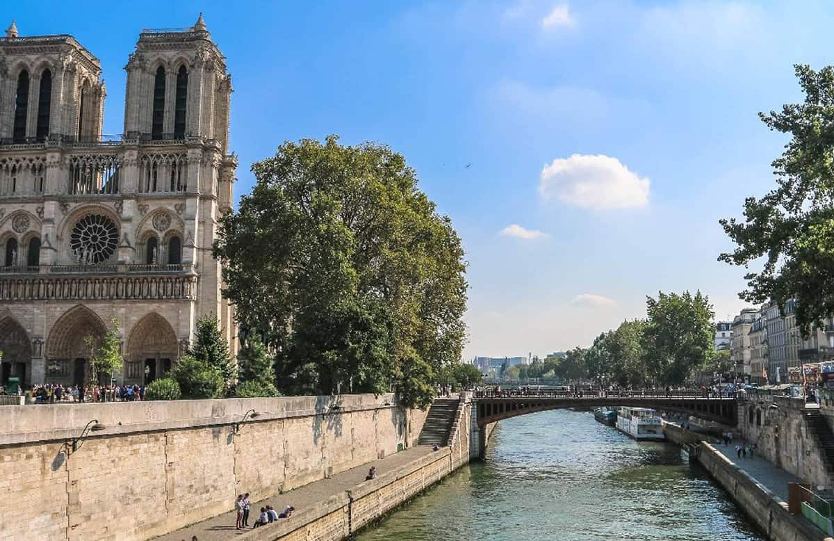 Paris, Notre Dame's Island Guided Tour, Shared, maximum 20, with Sainte Chapelle & Marie-Antoinette's Prison