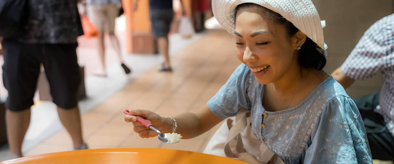 Singapore guest eating rice