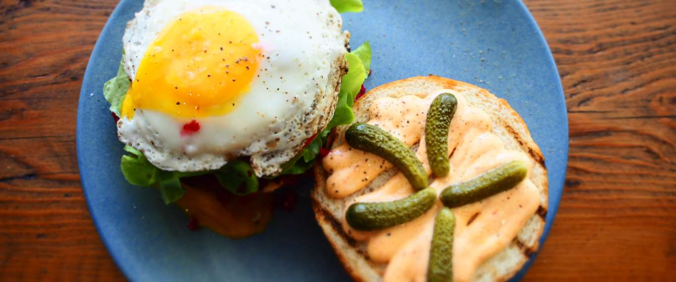 Fried egg and pickle sandwich