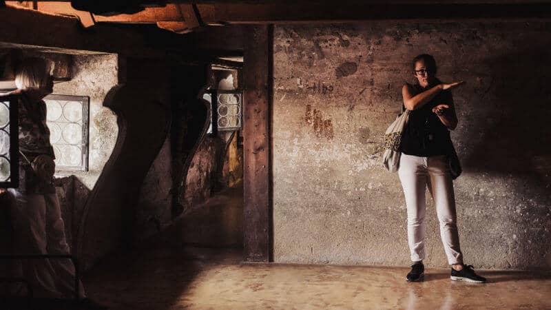 Be guided through the palace with stories and tales